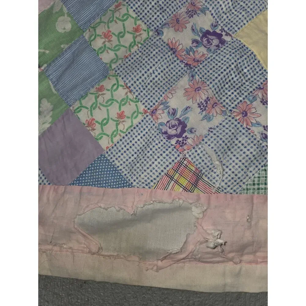 Vintage Handmade Patchwork Trip Around The World Quilt 87